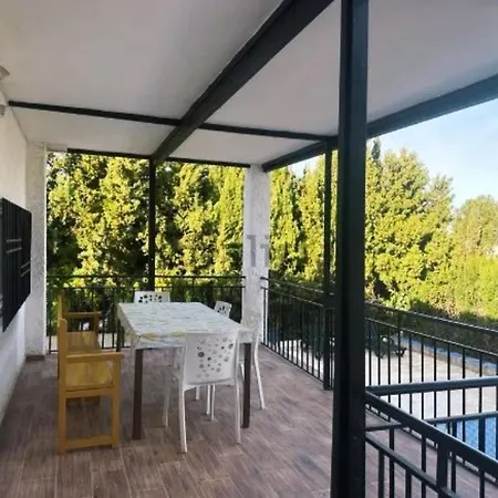 Lille En Provence 度假居 *